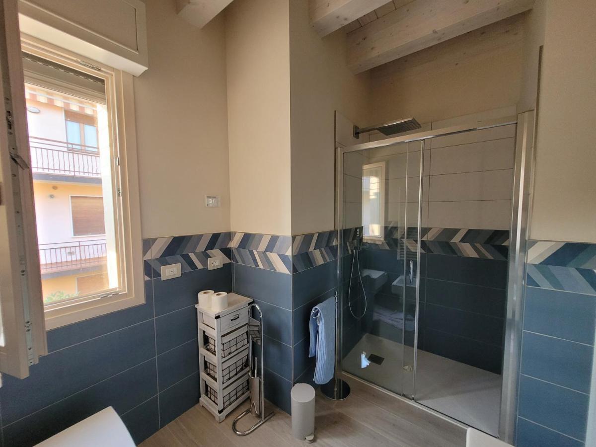 Garda View - Nuovo Appartamento Con Solarium Vista Lago Exterior foto
