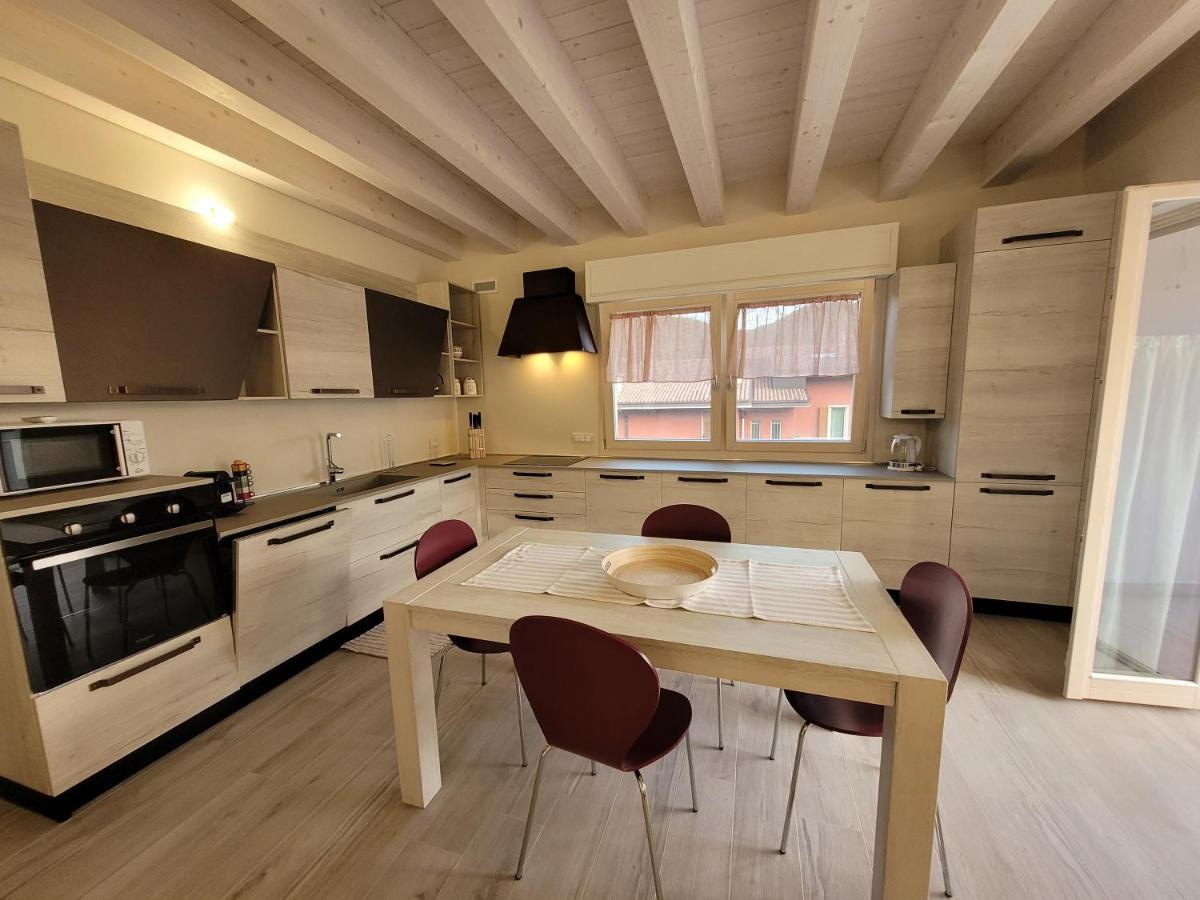 Garda View - Nuovo Appartamento Con Solarium Vista Lago Exterior foto