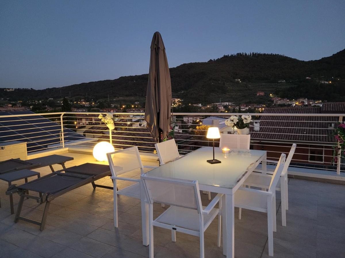 Garda View - Nuovo Appartamento Con Solarium Vista Lago Exterior foto
