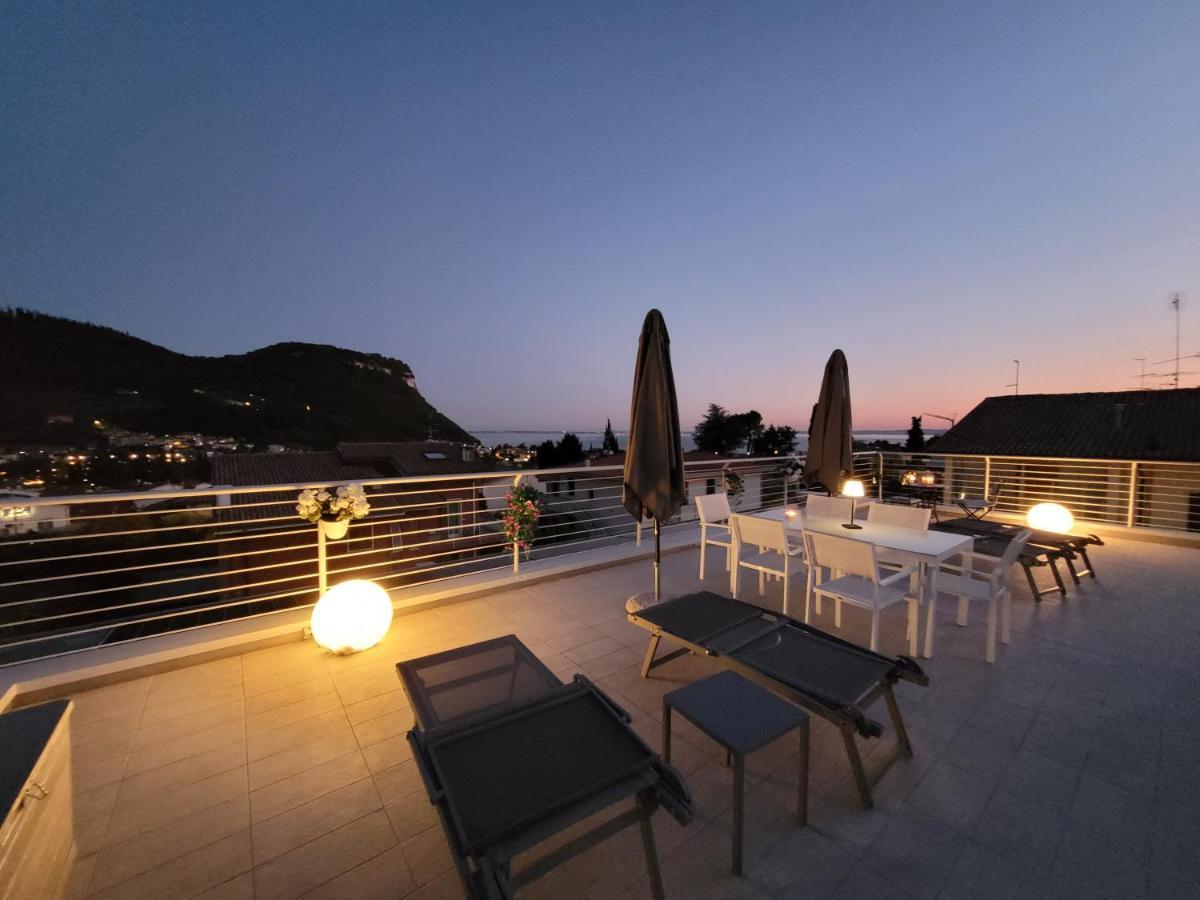 Garda View - Nuovo Appartamento Con Solarium Vista Lago Exterior foto