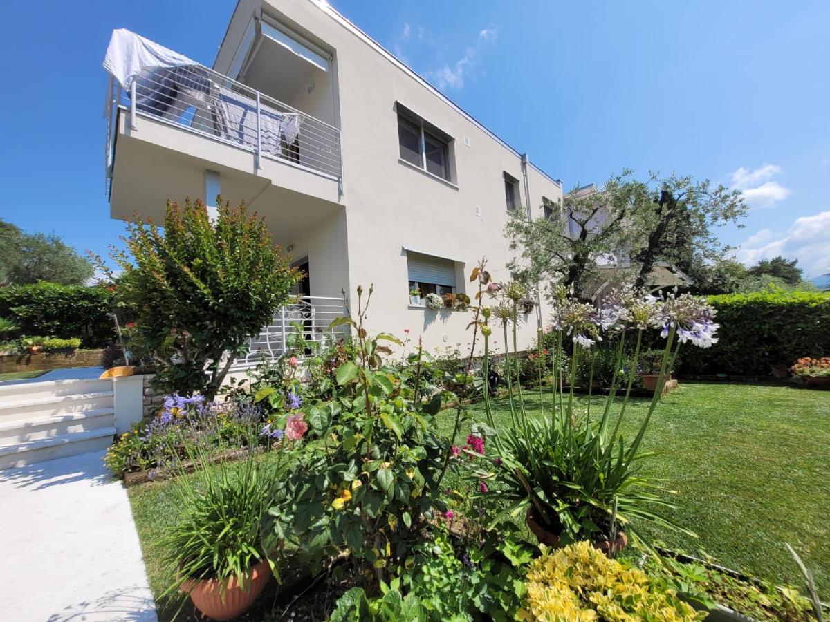 Garda View - Nuovo Appartamento Con Solarium Vista Lago Exterior foto