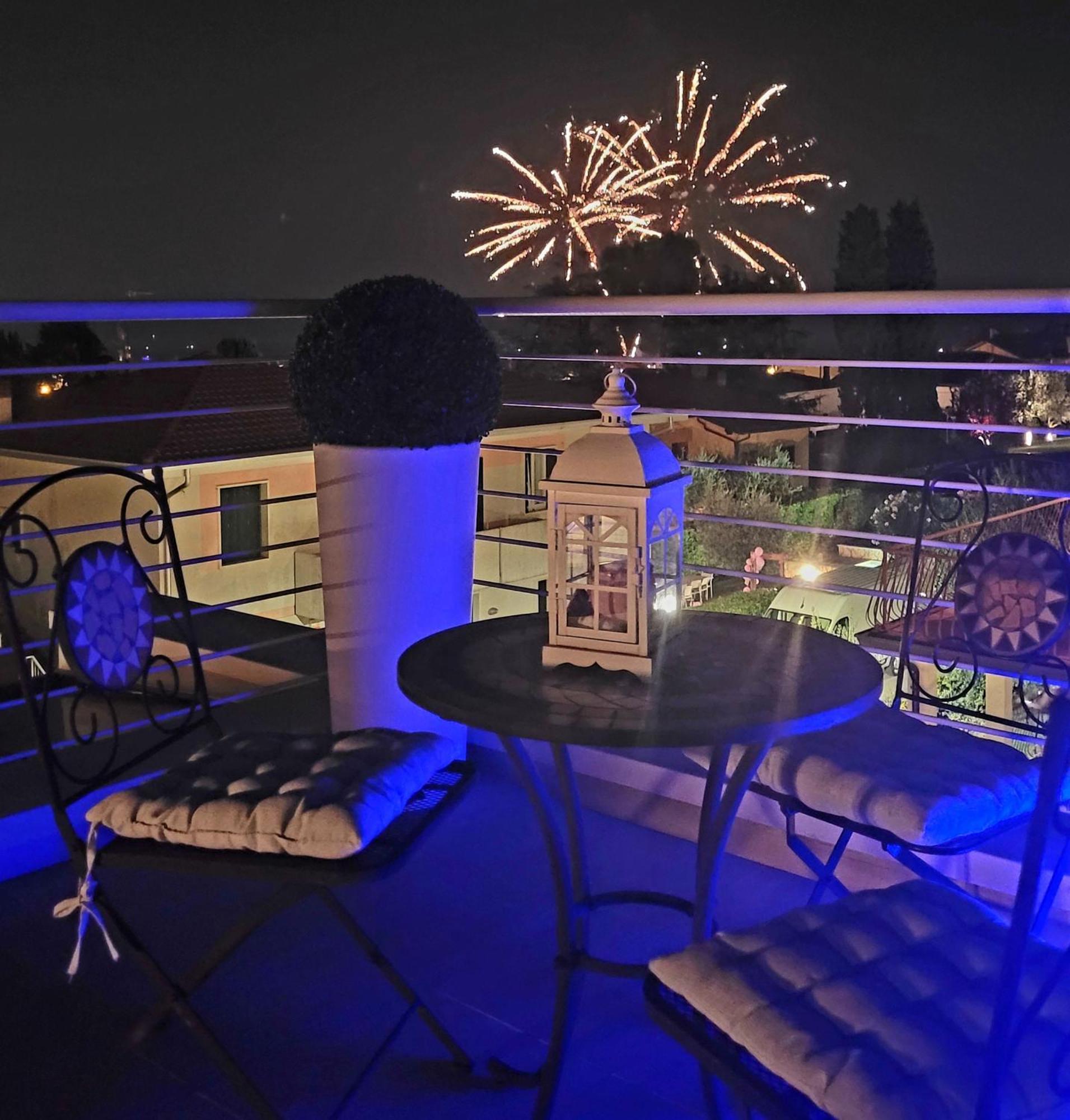 Garda View - Nuovo Appartamento Con Solarium Vista Lago Exterior foto